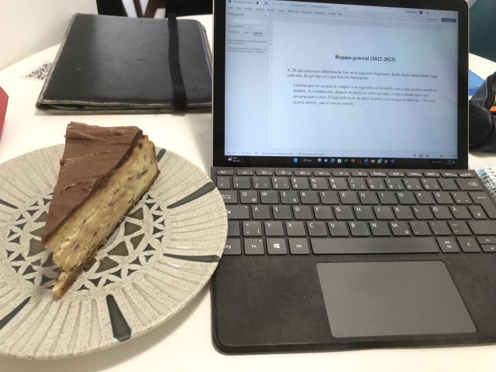 Lernen Im Cafe Mit Cheesecake