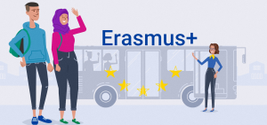 Ausschnitt aus dem Erasmus+ Erklärvideo. Es sind gezeichnete Studierende und Dozenten vor einem Bus zu sehen.