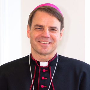 Porträtfoto von Bischof Dr. Stefan Oster