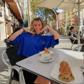 Johanna Erstes Frühstück Barcelona