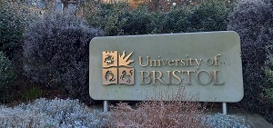 Eingangstafel der University of Bristol