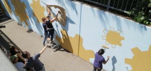 Studierende der Hochschule Augsburg bei einem Graffiti-Projekt der Lokalen Erasmus+ Initiative