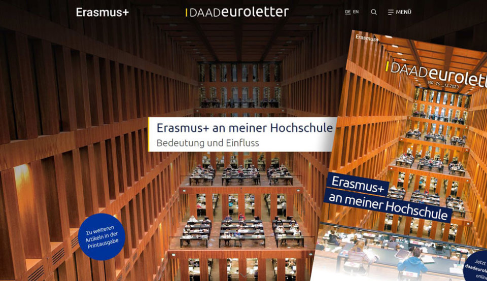 Das Printmagazin rechts im Bild vor dem Headerbild der Online-Ausgabe. Beide Titelbilder zeigen eine Innenansicht der Bibliothek der Humbold-Universität zu Berlin in einer Fluchtpunktperspektive.